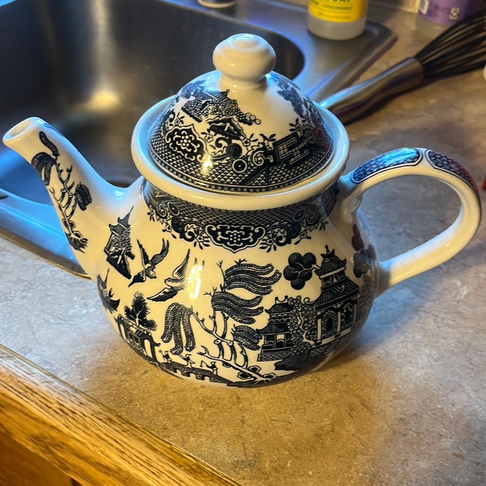 Blue willow tea pot